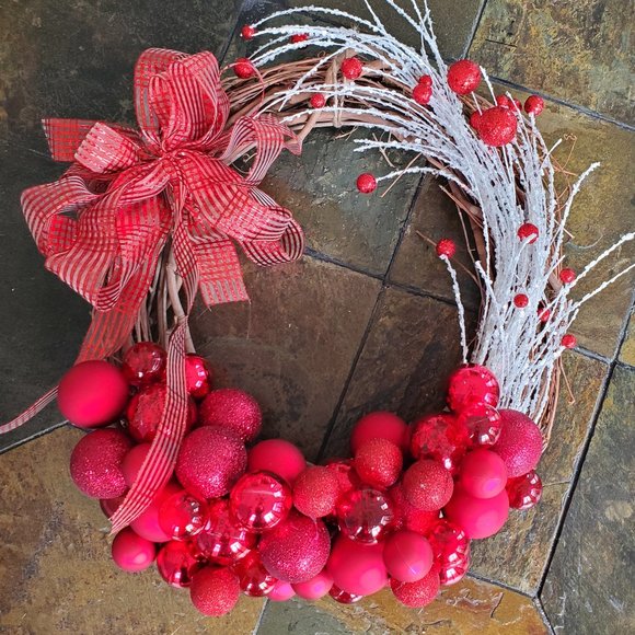 Grapevine Christmas Wreath Red